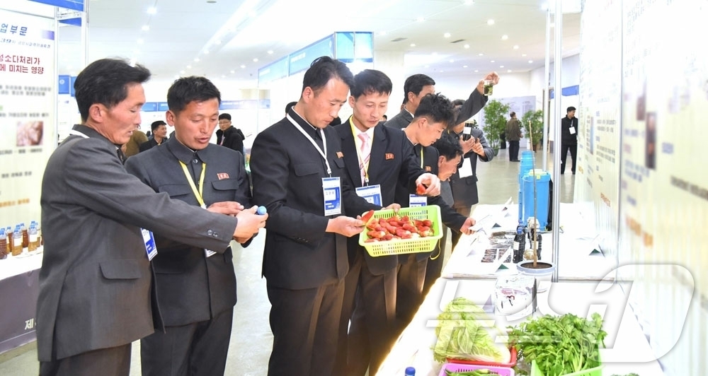 (평양 노동신문=뉴스1) = 북한 노동당 기관지 노동신문은 12일 "제39차 평양시 과학기술축전이 개막했다"며 금속, 화학, 전력 등 25개 분과의 발표가 진행된다고 보도했다.[국 …