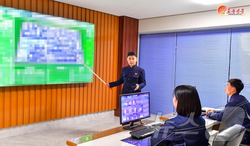 (평양 노동신문=뉴스1) = 북한 노동당 기관지 노동신문은 12일 삼광축산농장을 조명하며 정보화, 지능화된 생산과 경영관리체계를 강조했다.[국내에서만 사용가능. 재배포 금지. DB …