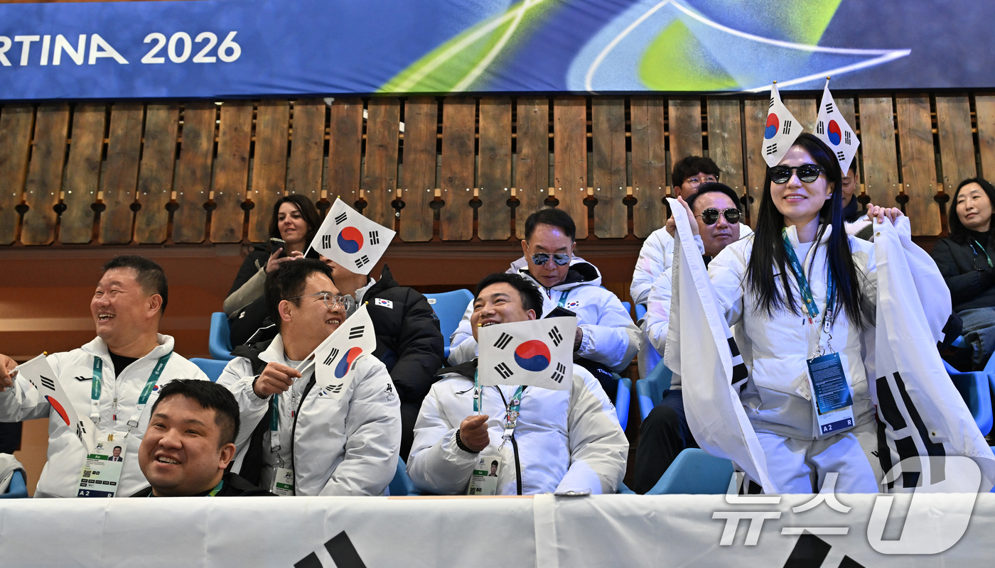 (서울=뉴스1) 사진공동취재단 = 11일(현지시간) 이탈리아 코르티나담페초 컬링 올림픽 스타디움에서 열린  2026 밀라노 코르티나 패럴림픽 휠체어컬링 믹스더블 중국과의 결승전에서 …