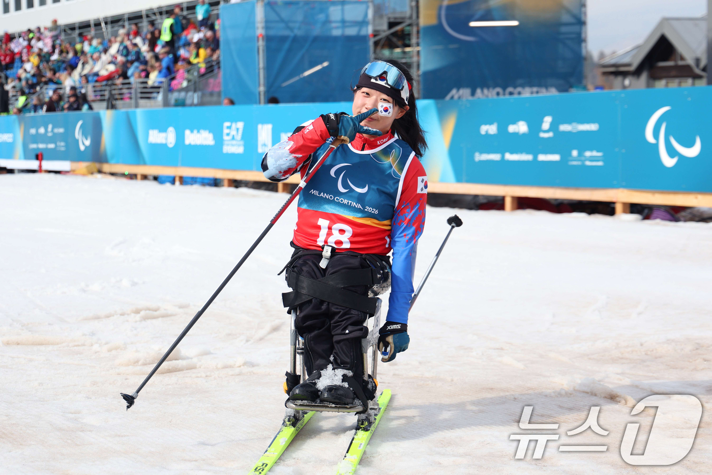 (서울=뉴스1) 김명섭 = 김윤지가 11일(한국시간) 2026 밀라노·코르티나담페초 동계 패럴림픽 크로스컨트리 스키 여자 10㎞ 인터벌 스타트에서 준우승을 차지하고 기뻐하고 있다. …