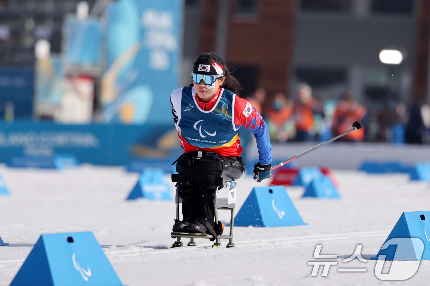 (서울=뉴스1) 김명섭 = 김윤지가 11일(한국시간) 2026 밀라노·코르티나담페초 동계 패럴림픽 크로스컨트리 스키 여자 10㎞ 인터벌 스타트에서 질주하고 있다. (대한장애인체육회 …