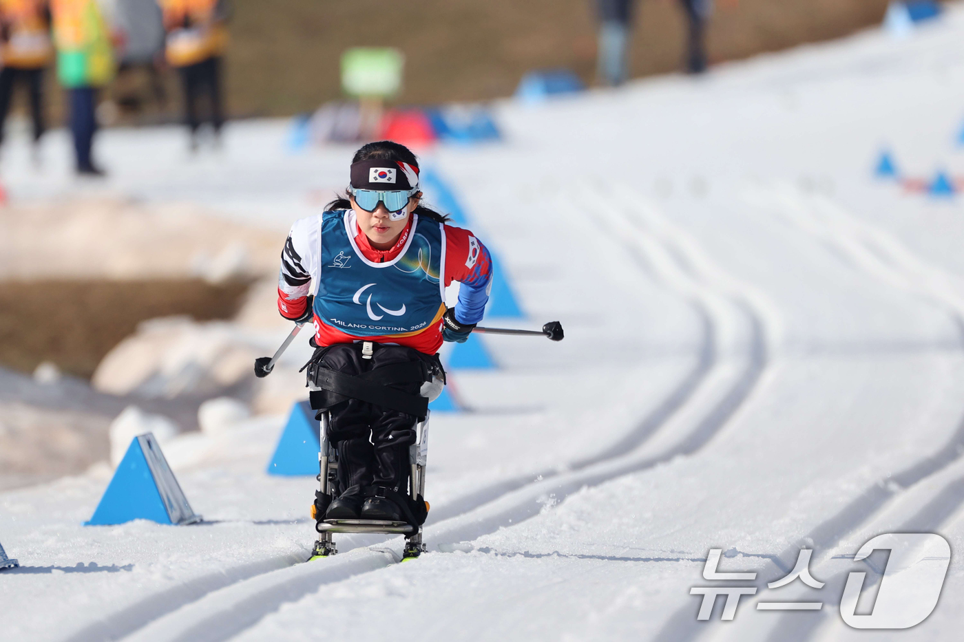 (서울=뉴스1) 김명섭 기자 = 김윤지가 11일(한국시간) 2026 밀라노·코르티나담페초 동계 패럴림픽 크로스컨트리 스키 여자 10㎞ 인터벌 스타트에서 질주하고 있다. (대한장애인 …