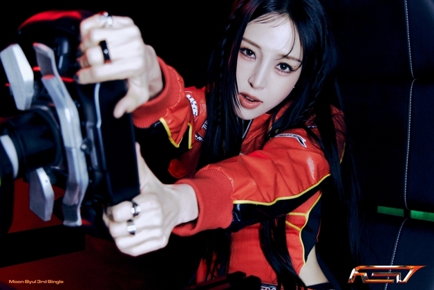 마마무 문별, 솔로 싱글 랩 이미지 공개…강렬 레이서