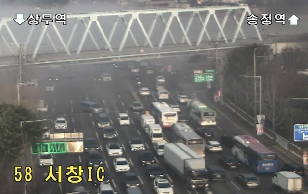 "이런 정체는 처음…" 교량 도로 보수공사에 광주 출근길 교통대란