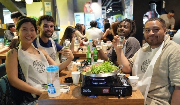 "호주에 K-포차 떴다"…하이트진로, 멜버른에 '진로포차' 출격