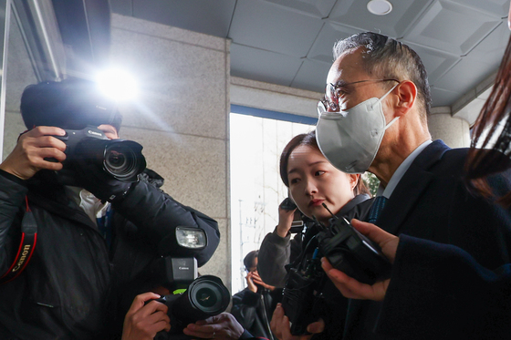 김규현 전 국정원장 경찰 출석 '묵묵부답'