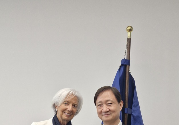 이찬진 금감원장, 라가르드 ECB 총재 만나 '중동 리스크' 논의