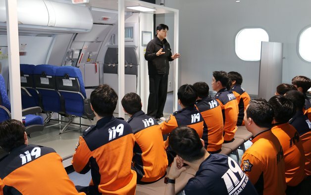 에어부산, 부산 소방관 대상 항공안전 교육 실시