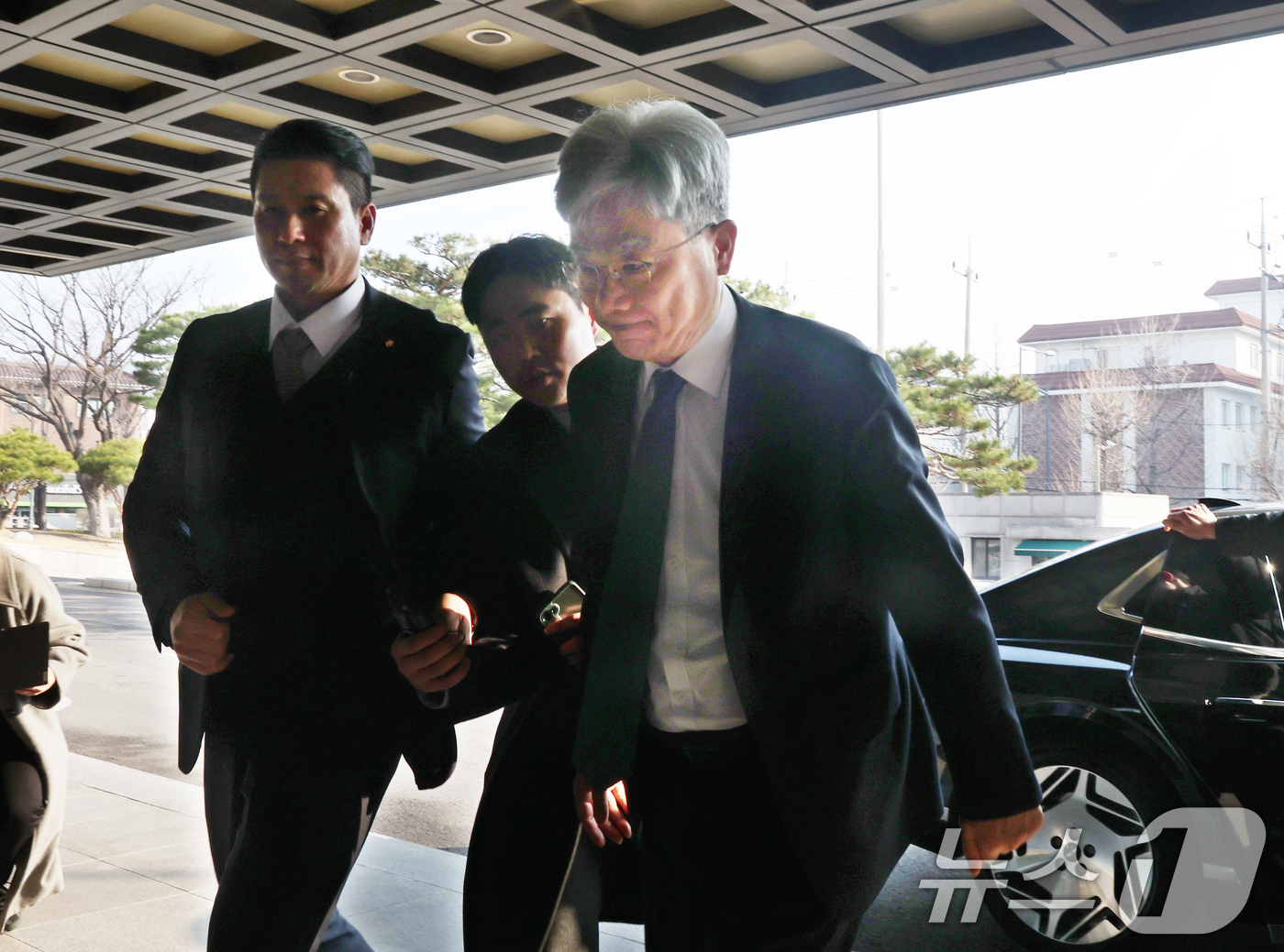 (서울=뉴스1) 김진환 기자 = 김상환 헌법재판소 소장이 12일 오전 서울 종로구 헌법재판소로 출근하고 있다.2026.3.12/뉴스1