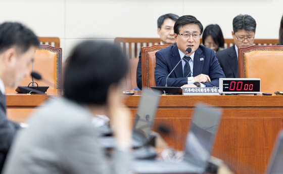 히트펌프 관련 답변하는 김성환 장관