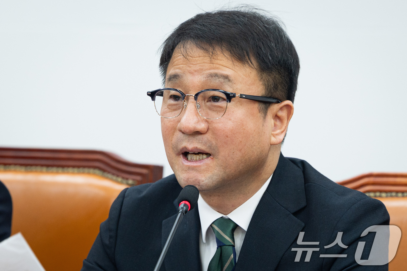 (서울=뉴스1) 유승관 기자 = 한병도 더불어민주당 원내대표가 12일 서울 여의도 국회에서 열린 정책조정회의에서 모두 발언을 하고 있다. 2026.3.12/뉴스1