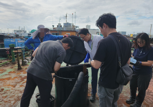 '세금 100억 원대 안 내고 호화생활' 70대, 가짜 석유 제조하다 구속