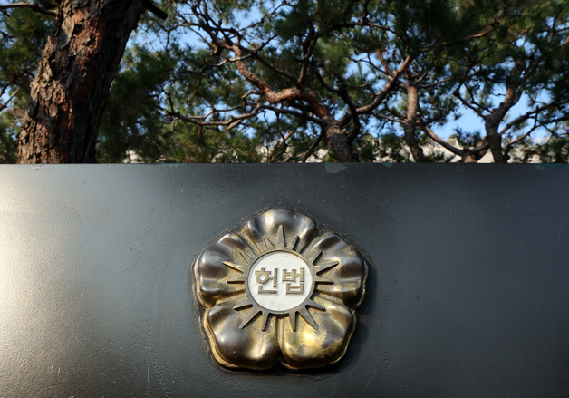 국힘 "민주당이 만든 4심제 도입 이틀째, 성추행범도 재판소원"