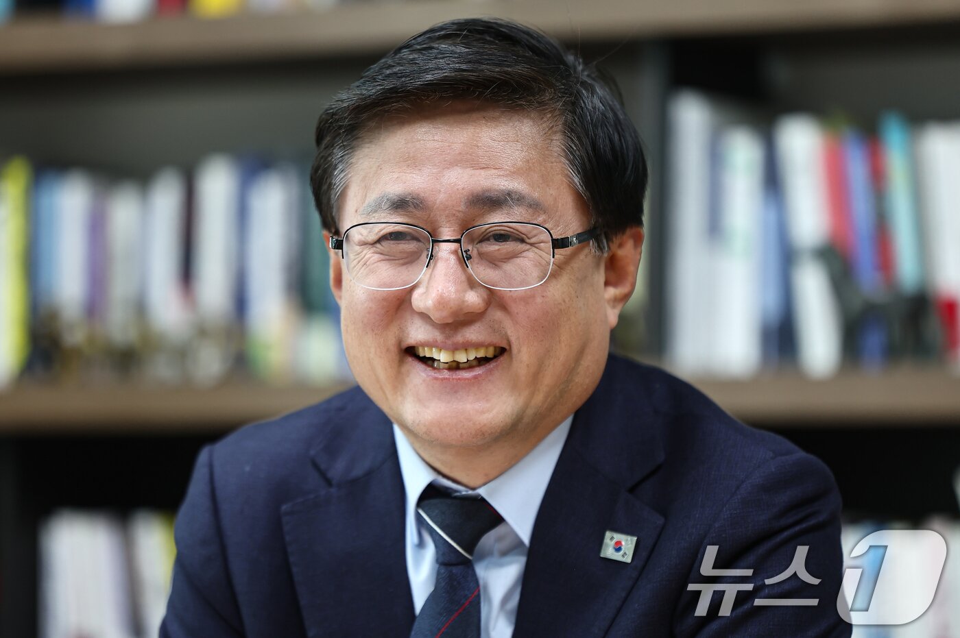 본문 이미지 - 김성환 기후에너지환경부 장관이 12일 서울 여의도 국회에서 뉴스1과 인터뷰를 하고 있다. 2026.3.12 ⓒ 뉴스1 김도우 기자