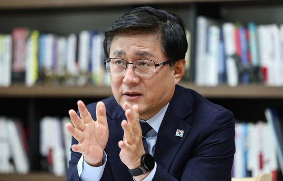 기후장관, 첫 외신 인터뷰서 '韓 에너지 전략' 소개…"재생E 100GW 간다"