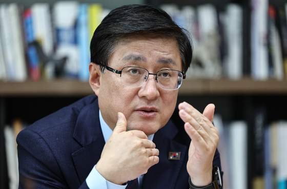 기후장관 "원전·재생E 믹스 '실용주의'로…중동사태, 위기를 기회로"