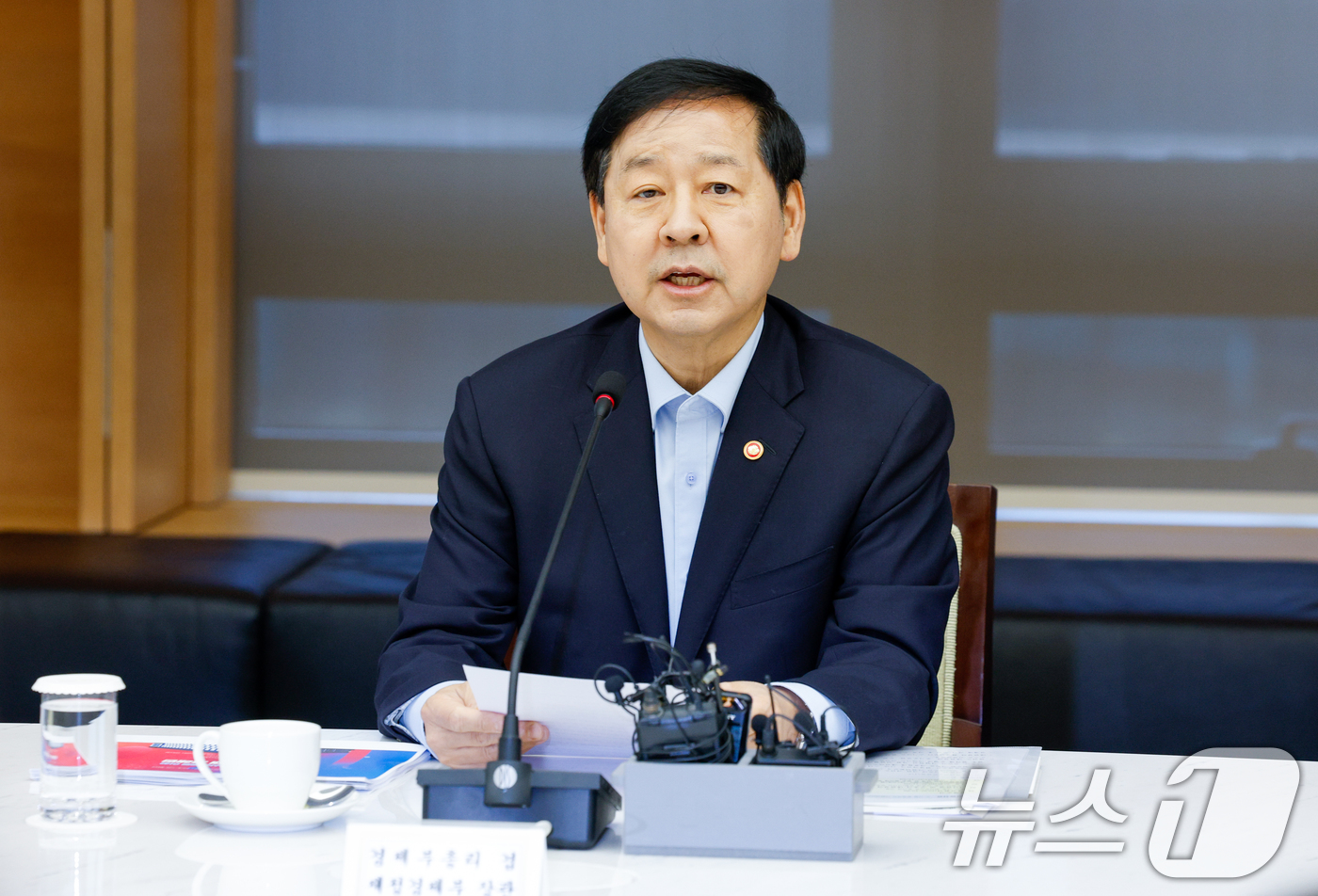 (서울=뉴스1) 안은나 기자 = 구윤철 경제부총리 겸 재정경제부 장관이 12일 서울 중구 대한상의에서 열린 '기업혁신 지원 민관협의체 킥오프 회의'에 참석해 모두 발언을 하고 있다 …