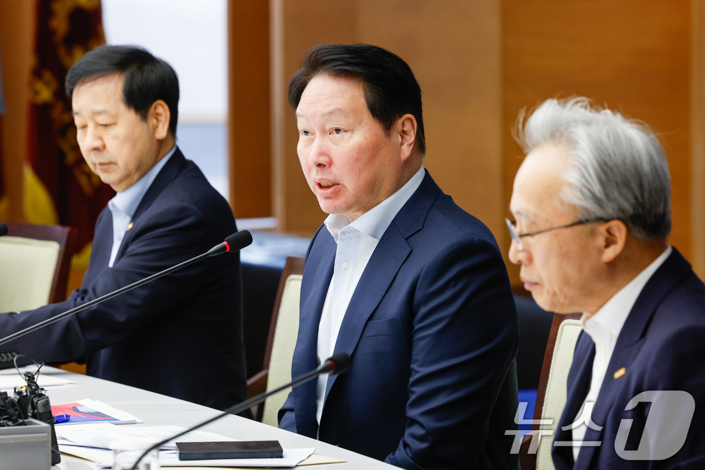 (서울=뉴스1) 안은나 기자 = 최태원 대한상공회의소 회장이 12일 서울 중구 대한상의에서 열린 '기업혁신 지원 민관협의체 킥오프 회의'에 참석해 모두 발언을 하고 있다. 2026 …