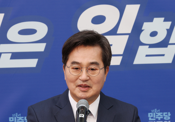 안양역서 경기지사 출마선언하는 김동연