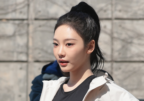 에스파 닝닝, 봄 햇살에 반짝반짝