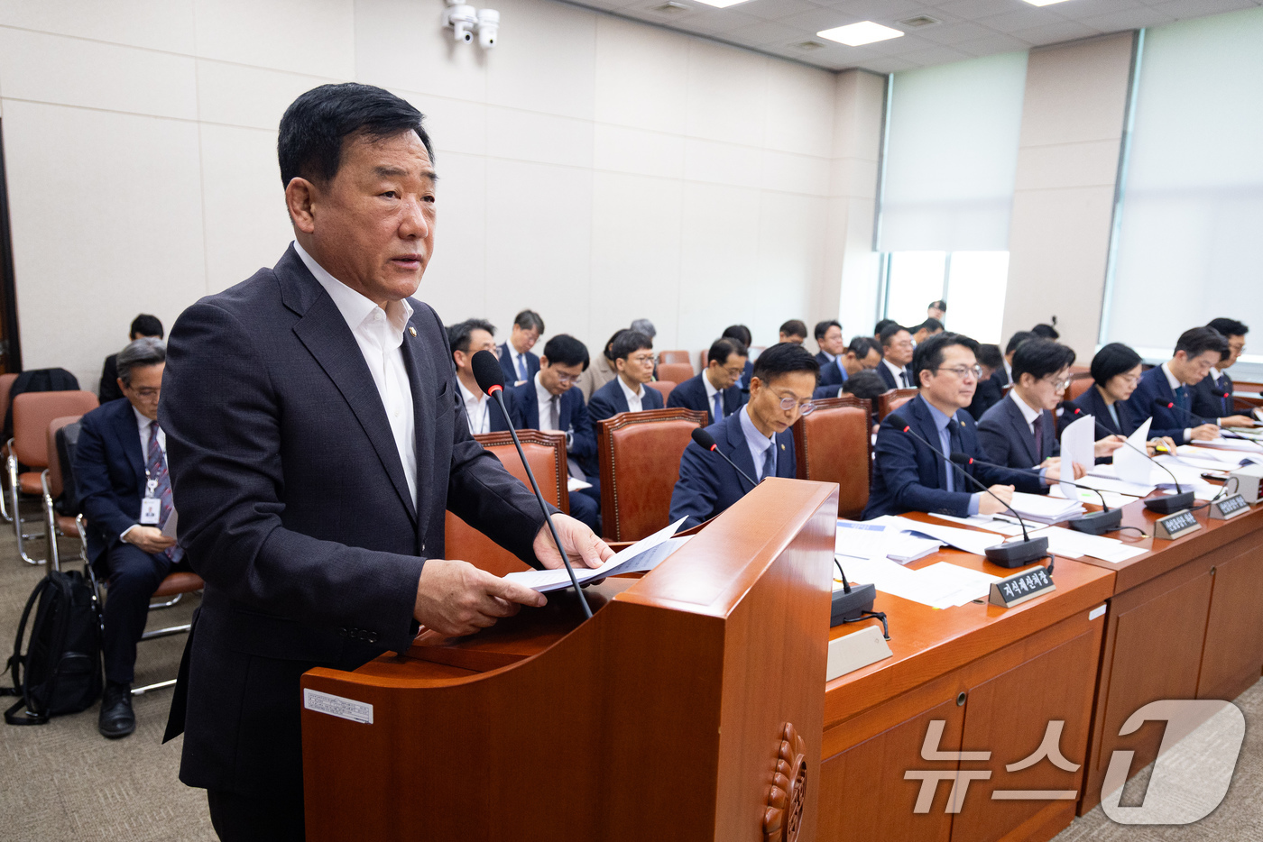 (서울=뉴스1) 유승관 기자 = 박성민 산업통상자원지식재산소위원장이 12일 서울 여의도 국회에서 열린 제433회 국회(임시회) 산업통상자원중소벤처기업위원회 제2차 전체회의에서 소위 …