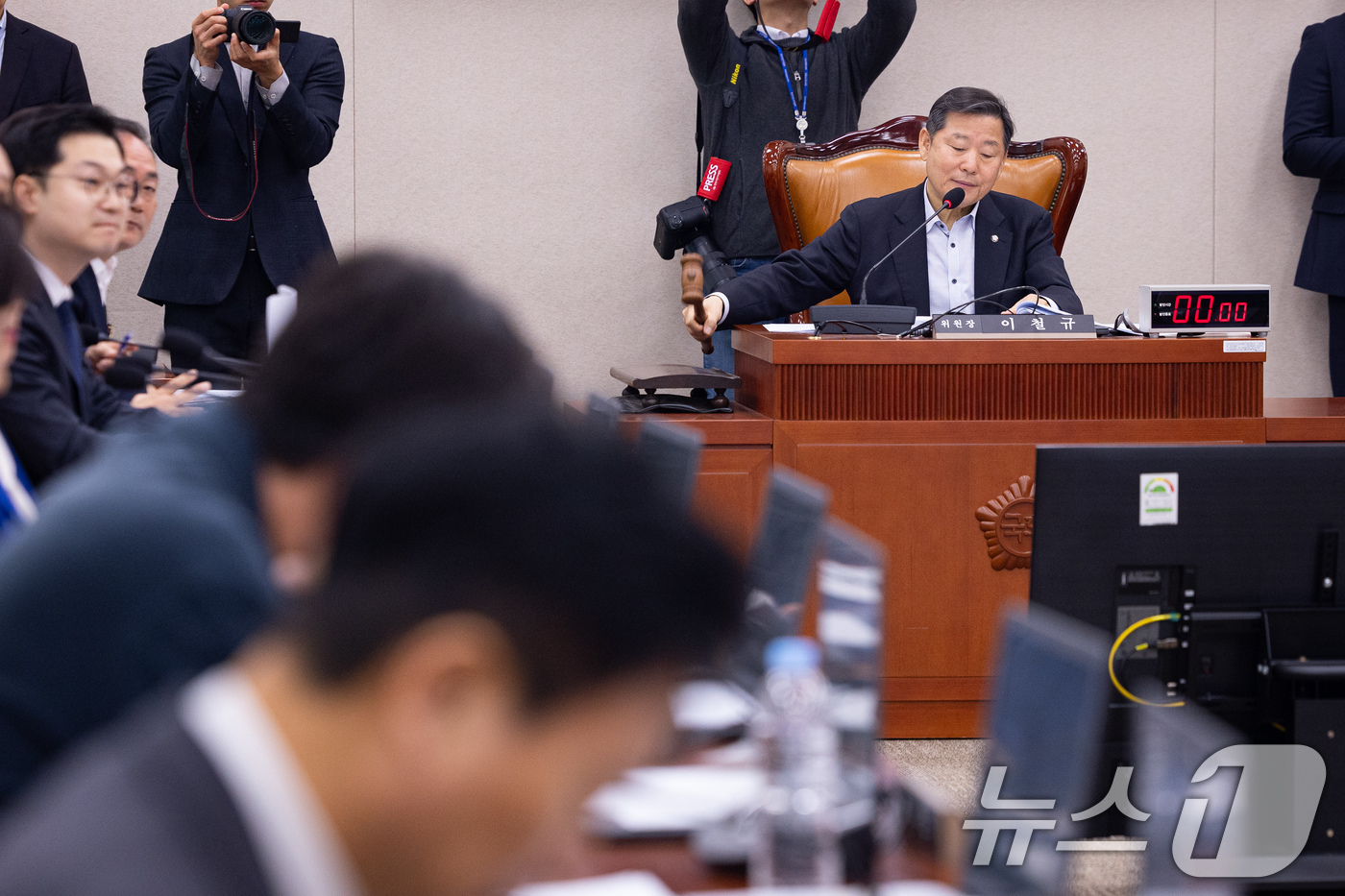 (서울=뉴스1) 유승관 기자 = 이철규 국회 산업통상자원중소벤처기업위원장이 12일 서울 여의도 국회에서 열린 제433회 국회(임시회) 산업통상자원중소벤처기업위원회 제2차 전체회의에 …