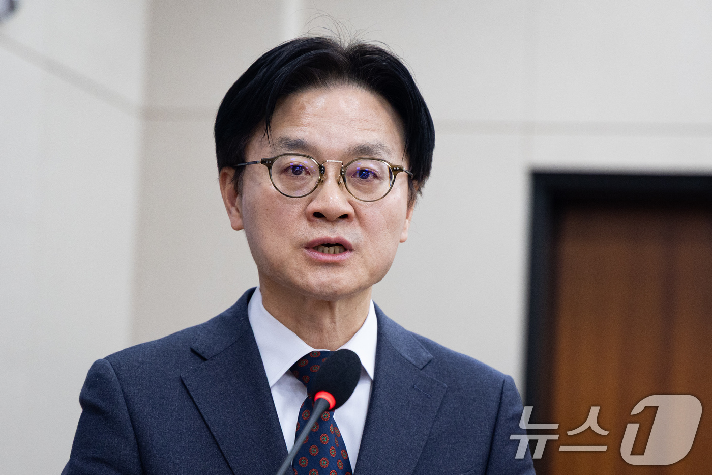 (서울=뉴스1) 유승관 기자 = 김정관 산업통상부 장관이 12일 서울 여의도 국회에서 열린 제433회 국회(임시회) 산업통상자원중소벤처기업위원회 제2차 전체회의에서 법안 의결 인사 …