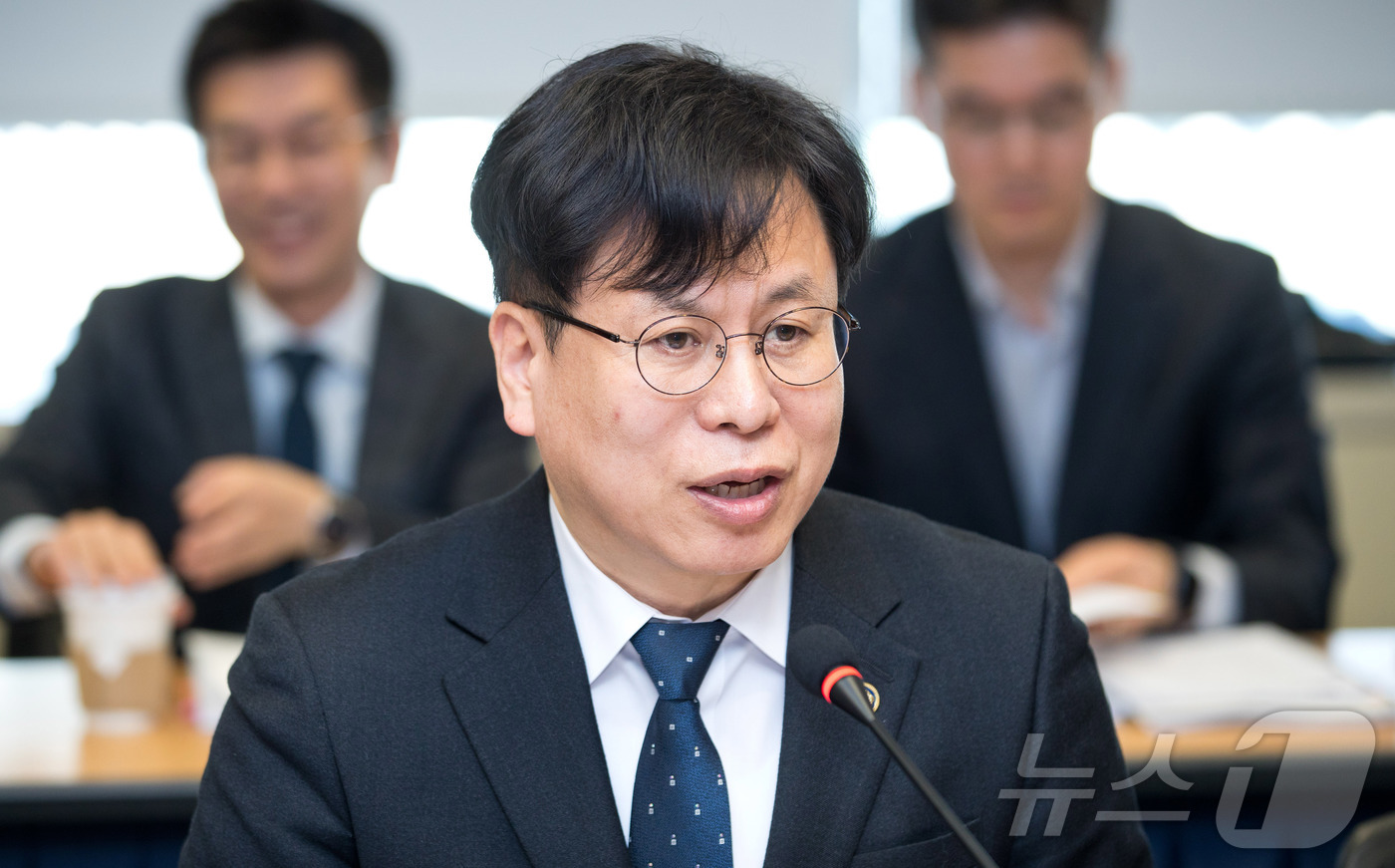 (서울=뉴스1) = 박인규 과학기술정보통신부 과학기술혁신본부장이 12일 오전 서울 종로구 광화문교보빌딩 국가과학기술자문회의 대회의실에서 열린 출입기자간담회에서 발언을 하고 있다. …