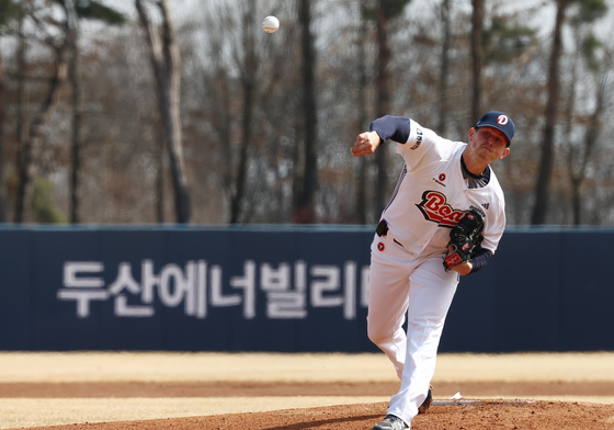 시범경기 선발로 나선 두산 플렉센