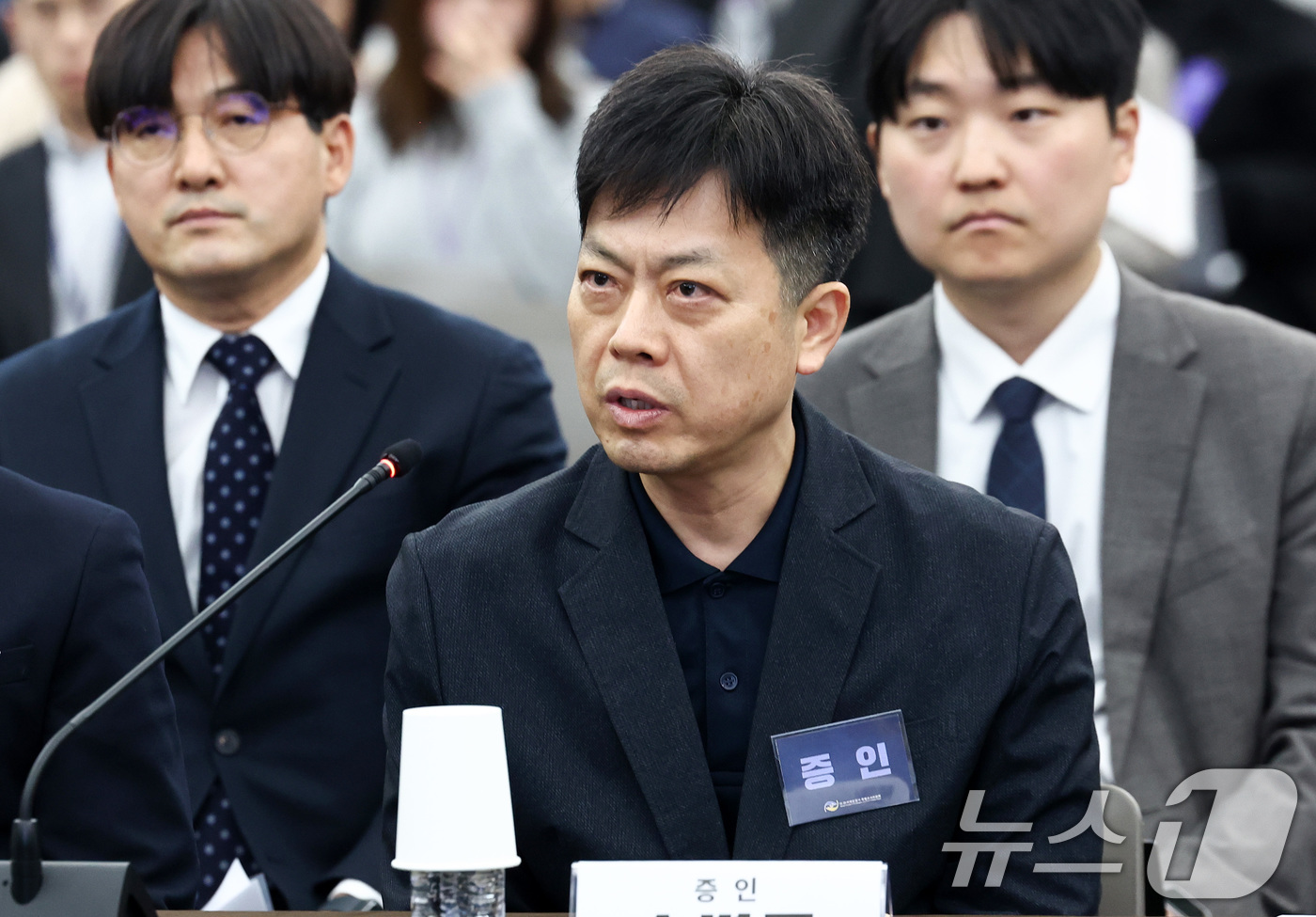 (서울=뉴스1) 최지환 기자 = 송병주 전 용산경찰서 112치안종합상황실장이 12일 서울 중구 은행회관에서 열린 10·29 이태원참사 진상규명 청문회에서 조사관 질문에 답변하고 있 …