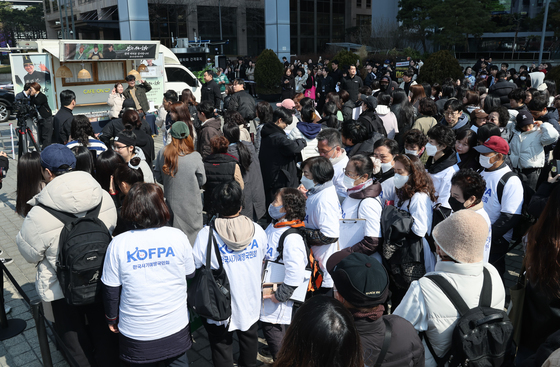 장항준 감독 커피차 '200명 금새 매진'