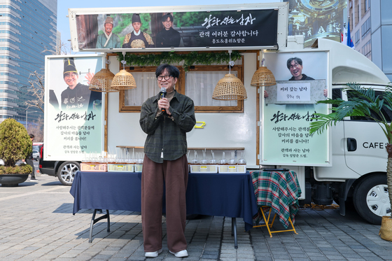 '왕사남 1200만 돌파' 감사 인사하는 장항준 감독