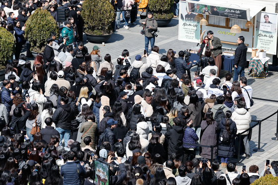 '왕과 사는 남자' 장항준 감독, 팬들과의 만남