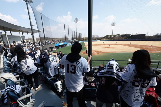 파란 하늘 아래 펼쳐진 KBO 시범경기
