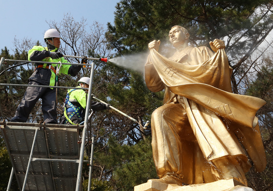 봄 맞아 물청소 실시