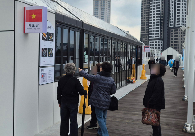 "배달도 아닌데 웬 일회용기?"…울산교 세계음식문화관 '눈총'