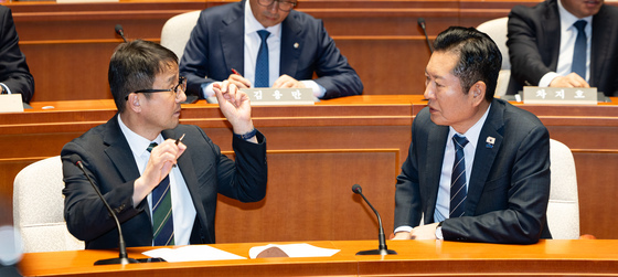 대화 나누는 정청래·한병도