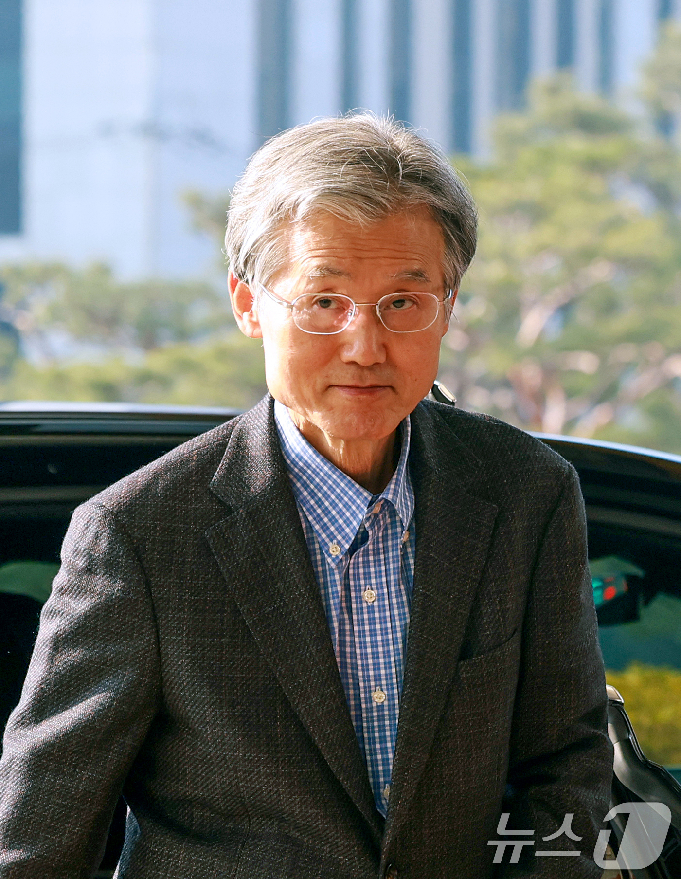 (서울=뉴스1) 이호윤 기자 = 정부가 사법개혁 3법을 공포·시행한 12일 조희대 대법원장이 서울 서초구 대법원으로 출근하고 있다. 이날 조 대법원장은 이재명 대통령 공직선거법 위 …