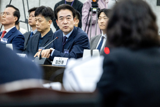 심문 질의 답하는 윤희근 전 경찰청장