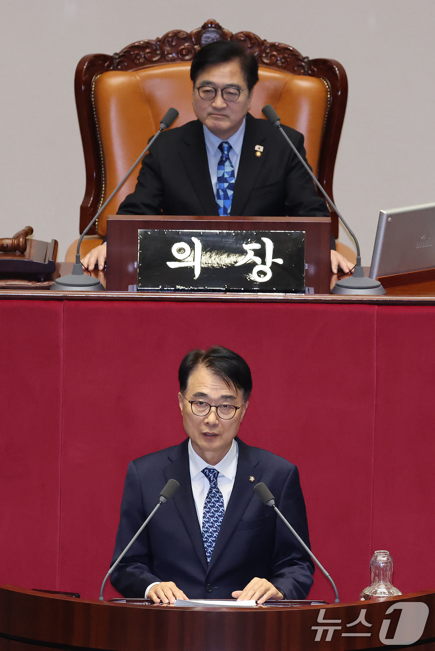 (서울=뉴스1) 신웅수 기자 = 정을호 전 더불어민주당 의원의 의원직 사퇴로 비례대표 의원직을 승계받은 김준환 의원이 12일 서울 여의도 국회에서 열린 제433회국회(임시회) 제1 …