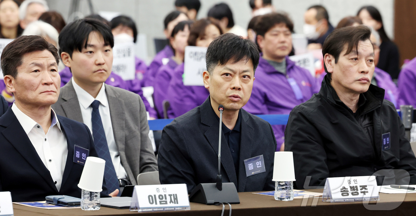 (서울=뉴스1) 최지환 기자 = 송병주 전 용산경찰서 112치안종합상황실장이 12일 서울 중구 은행회관에서 열린 10·29 이태원참사 진상규명 청문회에서 위원들의 질의에 답하고 있 …