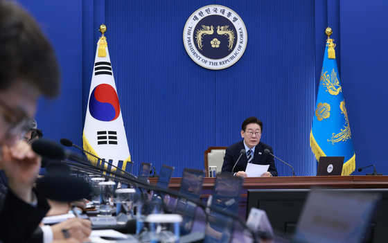 수석보좌관회의 주재하는 이재명 대통령