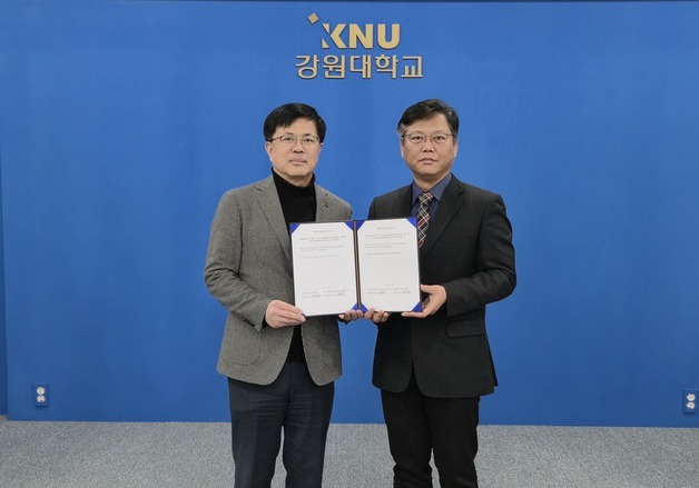 강원대 교수노조-강원대, 첫 단협 체결…'근무조건 개선·조합활동 보장'