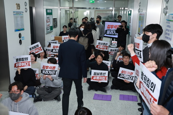 방미심위 회의장 앞 언론노조