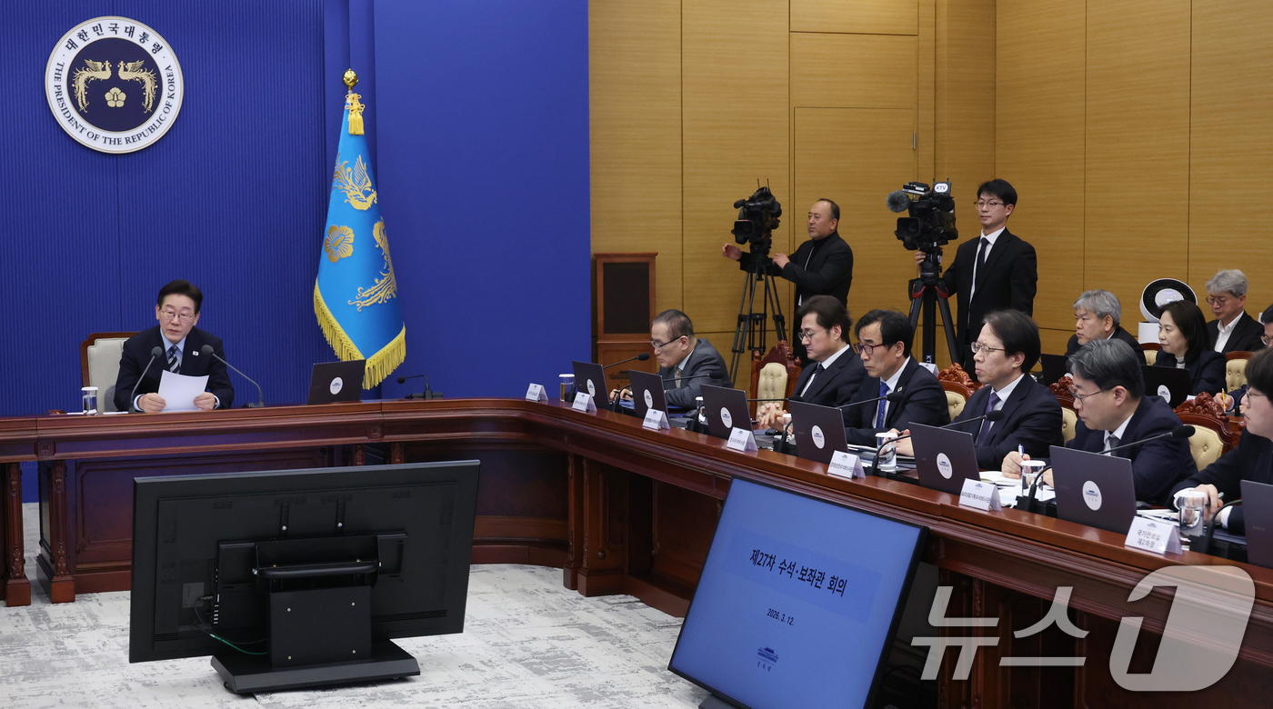 (서울=뉴스1) 허경 기자 = 이재명 대통령이 12일 청와대 여민관에서 열린 수석보좌관회의에서 발언하고 있다. (청와대통신사진기자단) 2026.3.12/뉴스1
