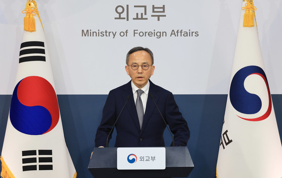 브리핑하는 박일 외교부 대변인