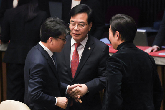 인사하는 송언석·진성준