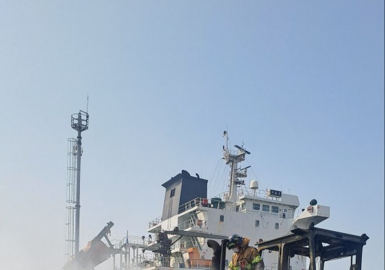 평택항 부근서 25톤 트랙터 화재…20분 만에 진화