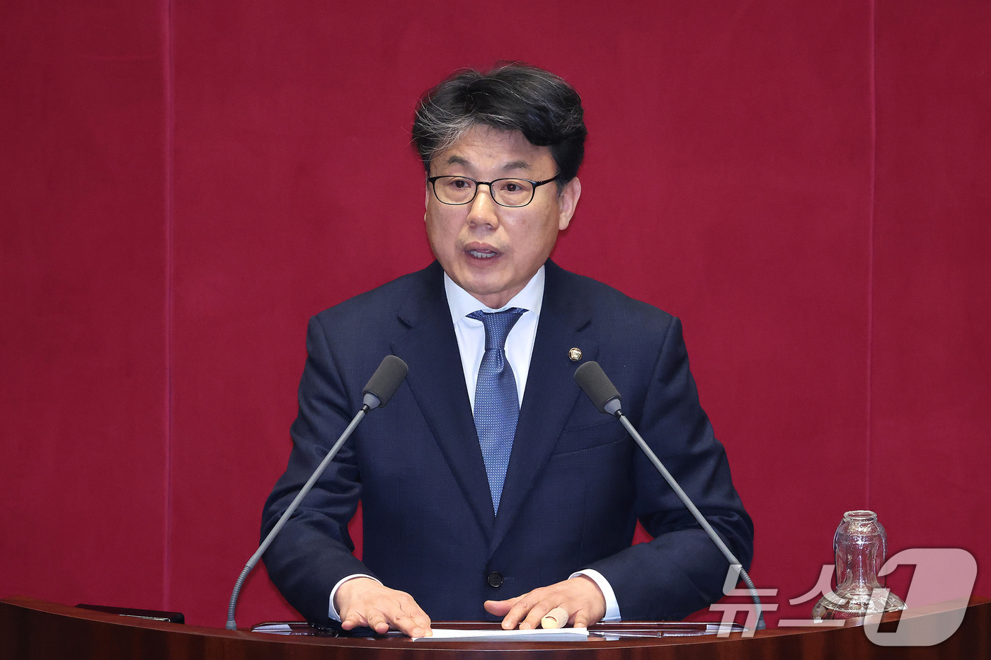 (서울=뉴스1) 신웅수 기자 = 진성준 신임 예산결특별위원장이 12일 서울 여의도 국회에서 열린 제433회국회(임시회) 제1차 본회의에서 인사말을 하고 있다. 2026.3.12/뉴 …