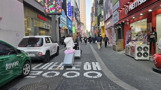 1박 100만원? BTS 광화문 공연에 숙박비 껑충…외국인도 손사래